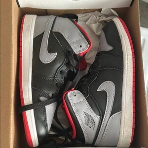 Nike Black and Gray Sneakers High-Top Design